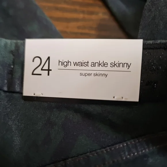 7 For All Mankind High Waist Ankle Skinny In Green Python Size 24 NWT - Picture 6 of 8